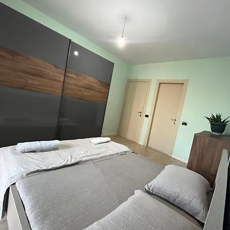Apartment B2 3 *